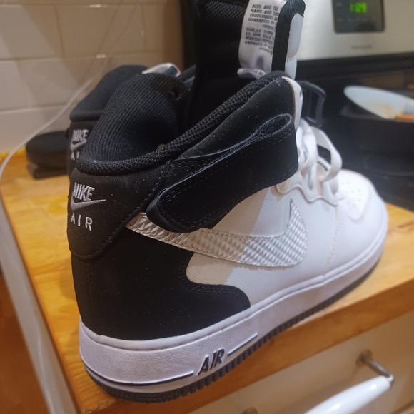 Nike air froce one swoosh 9 fire 🔥 - Picture 3 of 6